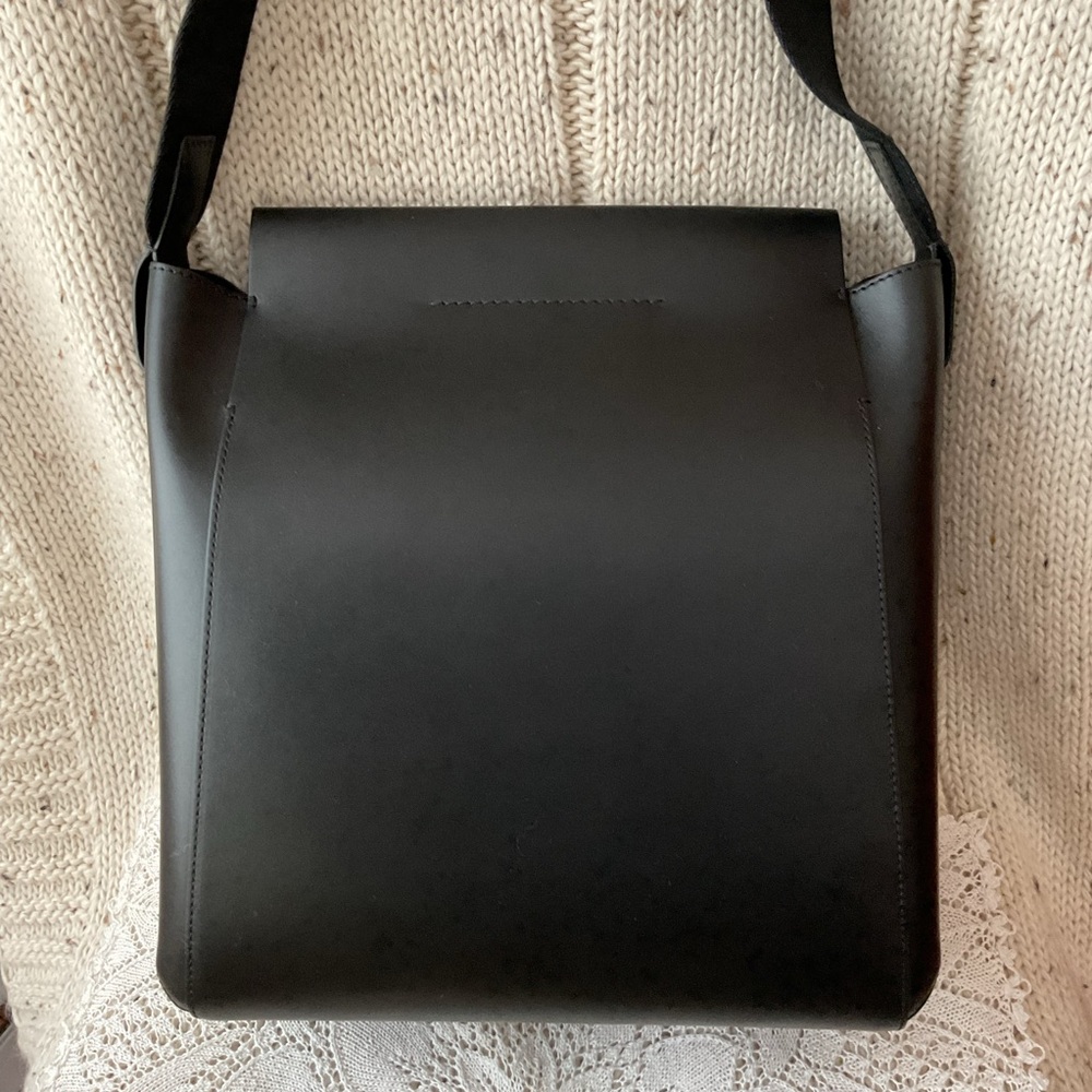 Everlane Form Bag ⭐️ NWT ⭐️ black ⭐️ crossbody ⭐️ dust bag ⭐️ - Picture 5 of 15